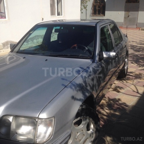 Mercedes E 280 1993, 260,000 km - 2.8 л - Bakı