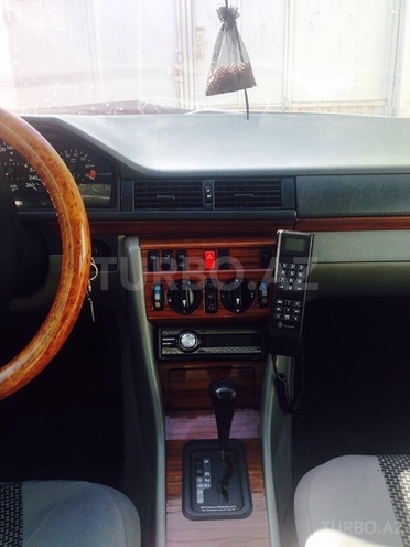Mercedes E 280 1993, 260,000 km - 2.8 л - Bakı
