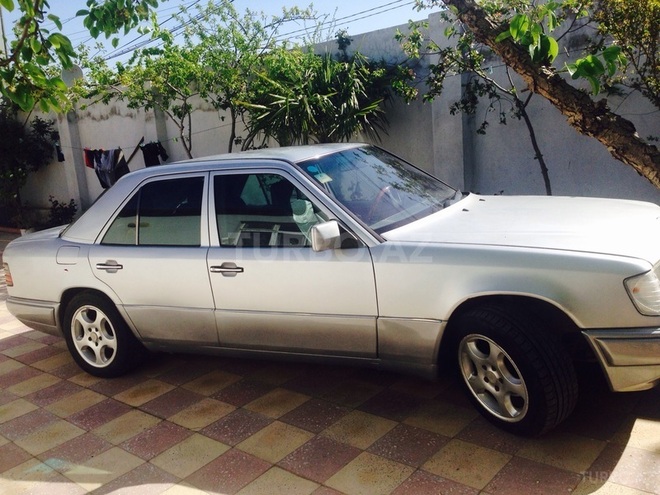 Mercedes E 280 1993, 260,000 km - 2.8 л - Bakı