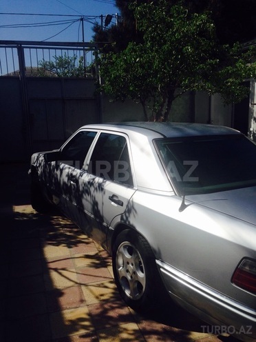 Mercedes E 280 1993, 260,000 km - 2.8 л - Bakı