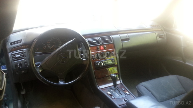 Mercedes E 230 1995, 240,000 km - 2.3 l - Sumqayıt
