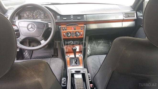 Mercedes E 220 1995, 183,000 km - 2.2 l - Bakı