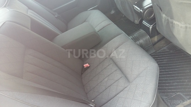 Mercedes E 220 1995, 183,000 km - 2.2 l - Bakı