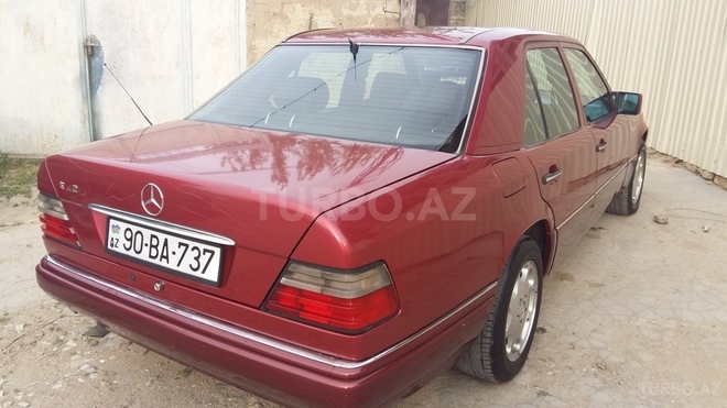 Mercedes E 220 1995, 183,000 km - 2.2 l - Bakı