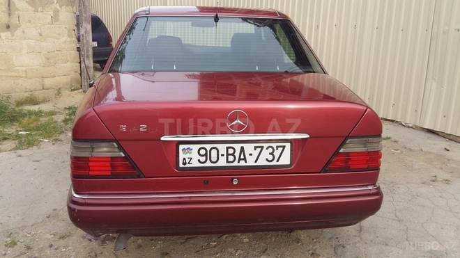 Mercedes E 220 1995, 183,000 km - 2.2 l - Bakı