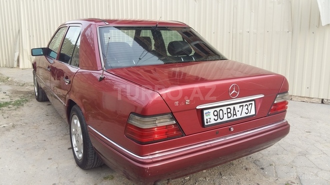 Mercedes E 220 1995, 183,000 km - 2.2 l - Bakı