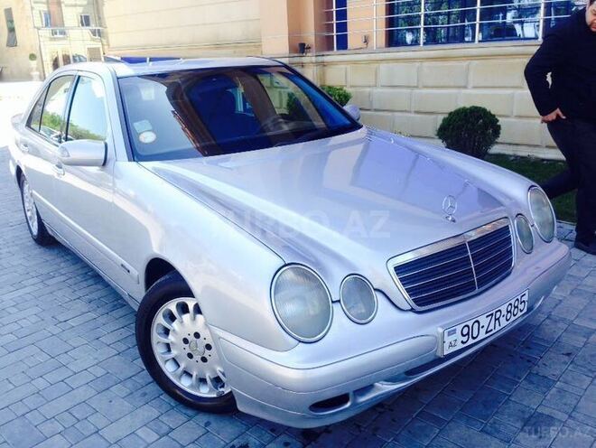 Mercedes E 220 2001, 233,000 km - 2.2 l - Bakı