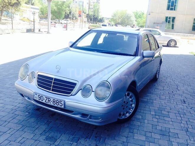 Mercedes E 220 2001, 233,000 km - 2.2 l - Bakı