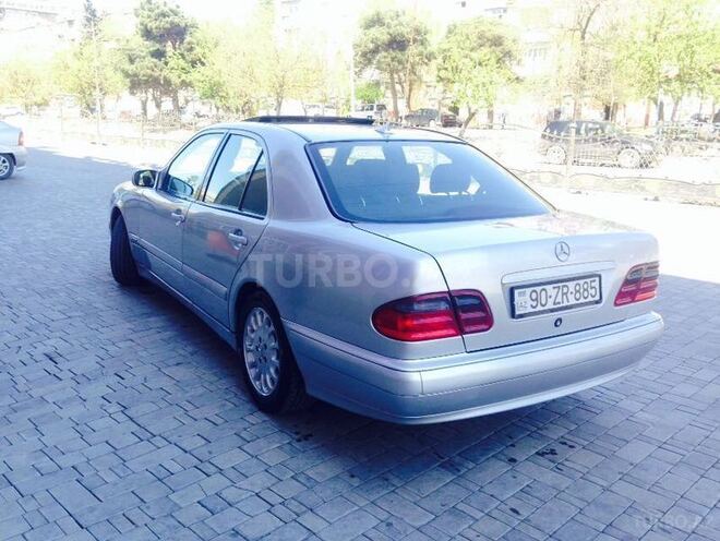 Mercedes E 220 2001, 233,000 km - 2.2 l - Bakı