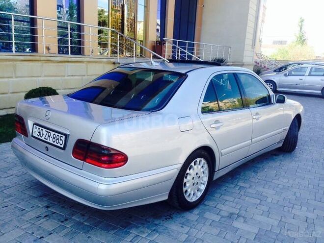 Mercedes E 220 2001, 233,000 km - 2.2 l - Bakı
