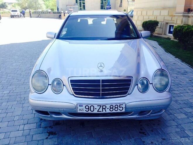Mercedes E 220 2001, 233,000 km - 2.2 l - Bakı