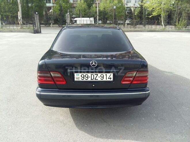 Mercedes E 220 2000, 215,000 km - 2.2 l - Bakı