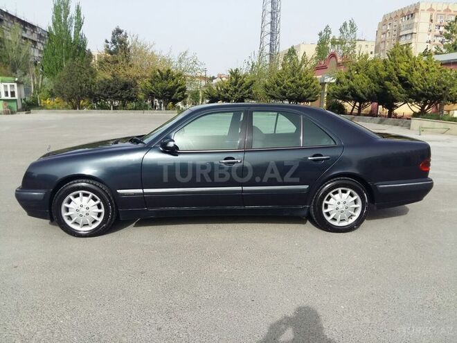 Mercedes E 220 2000, 215,000 km - 2.2 l - Bakı