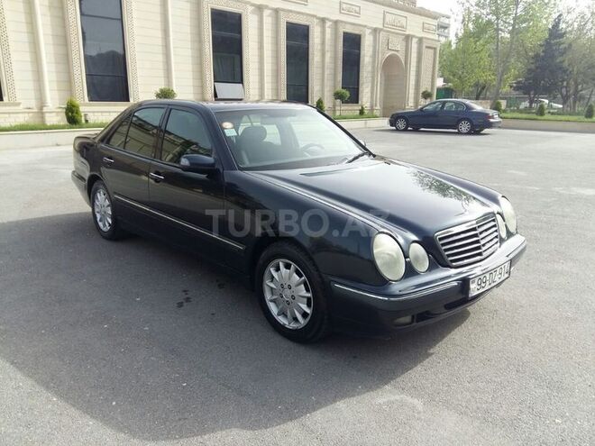 Mercedes E 220 2000, 215,000 km - 2.2 l - Bakı