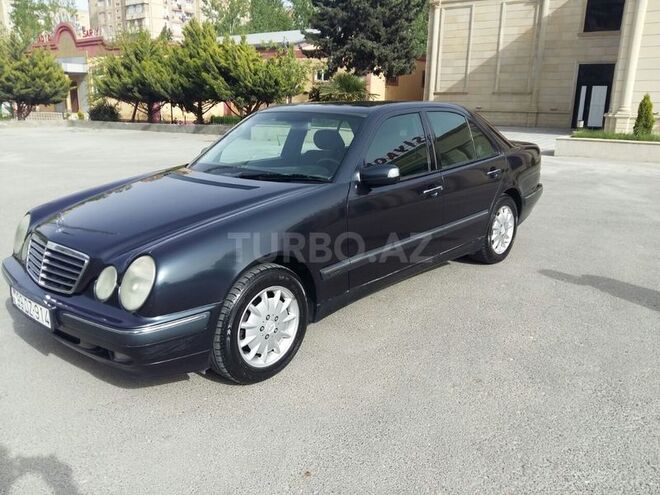 Mercedes E 220 2000, 215,000 km - 2.2 l - Bakı