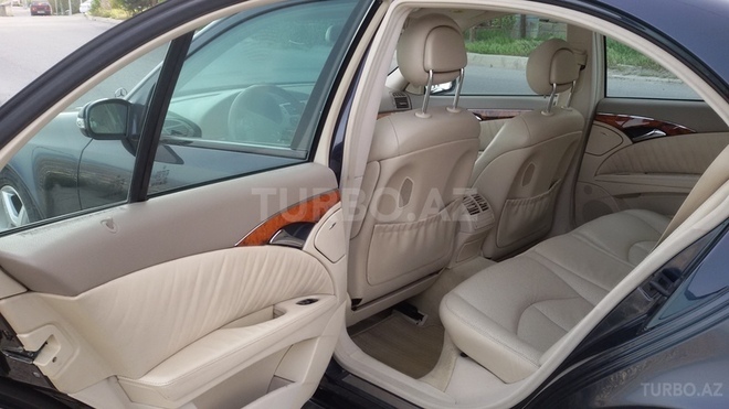 Mercedes E 320 2005, 235,000 km - 3.2 l - Bakı