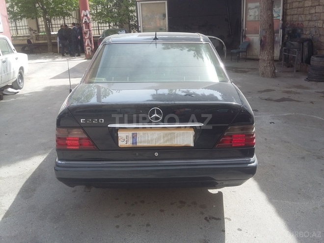 Mercedes E 220 1995, 120,000 km - 2.2 l - Bakı