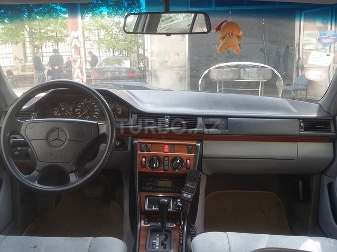 Mercedes E 220 1995, 120,000 km - 2.2 l - Bakı