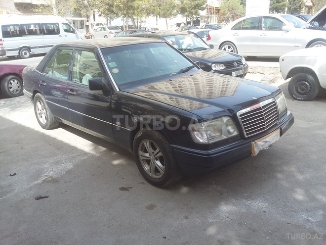 Mercedes E 220 1995, 120,000 km - 2.2 l - Bakı