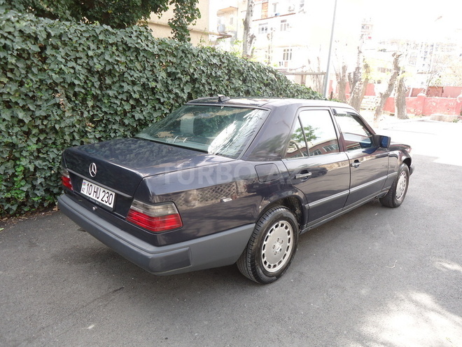 Mercedes E 250 1989, 156,544 km - 2.5 l - Bakı