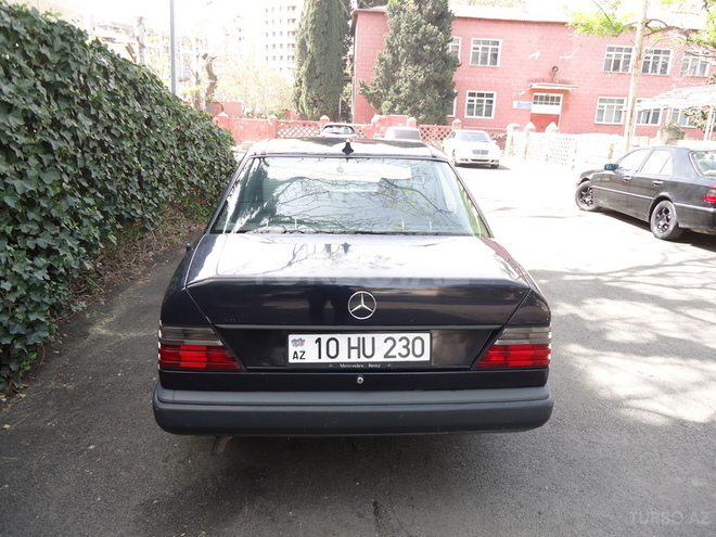 Mercedes E 250 1989, 156,544 km - 2.5 l - Bakı