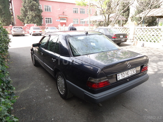 Mercedes E 250 1989, 156,544 km - 2.5 l - Bakı