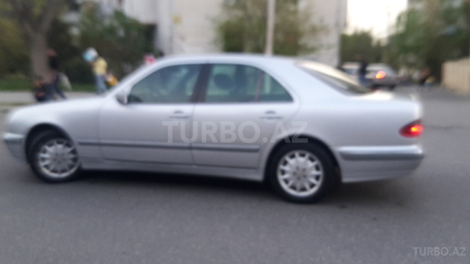 Mercedes E 240 2000, 220,000 km - 2.4 l - Bakı