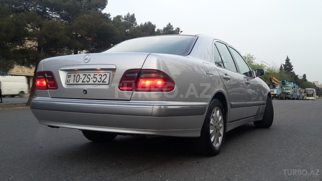 Mercedes E 240 2000, 220,000 km - 2.4 l - Bakı