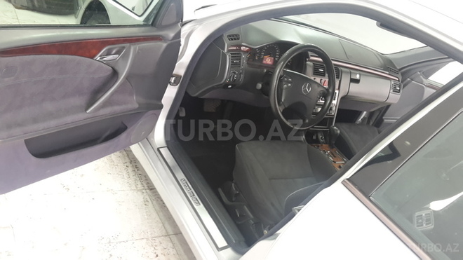 Mercedes E 240 2000, 220,000 km - 2.4 l - Bakı