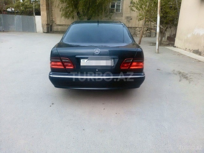 Mercedes E 220 1999, 320,000 km - 2.2 л - Bakı