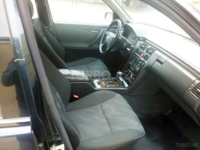 Mercedes E 220 1999, 320,000 km - 2.2 л - Bakı