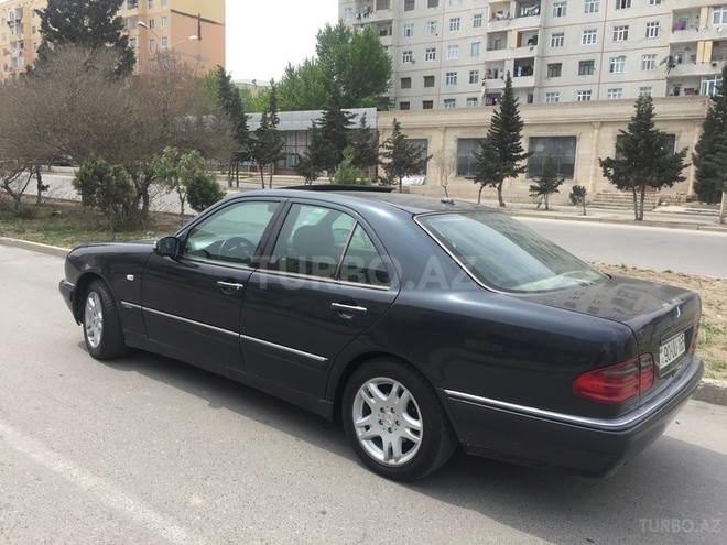 Mercedes E 240 1999, 275,000 km - 2.4 l - Sumqayıt