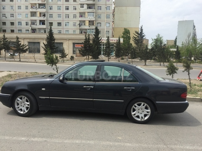 Mercedes E 240 1999, 275,000 km - 2.4 l - Sumqayıt