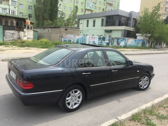 Mercedes E 240 1999, 275,000 km - 2.4 l - Sumqayıt