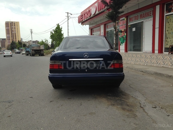 Mercedes E 220 1994, 280,000 km - 2.2 л - Bakı