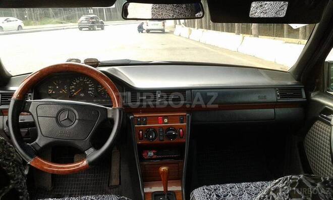 Mercedes E 300 1993, 517,865 km - 3.0 l - Bakı