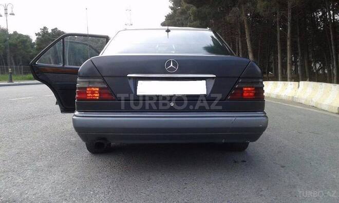 Mercedes E 300 1993, 517,865 km - 3.0 l - Bakı