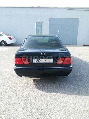 Mercedes E 220 1997, 264,000 km - 2.2 l - Bakı