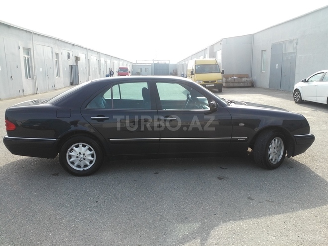 Mercedes E 220 1997, 264,000 km - 2.2 l - Bakı