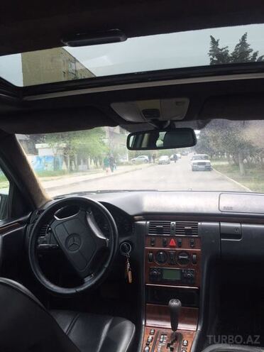 Mercedes E 240 1999, 275,850 km - 2.4 l - Sumqayıt