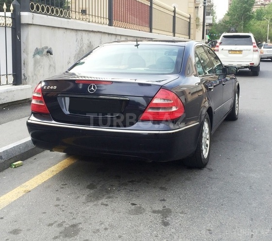 Mercedes E 240 2003, 260,000 km - 2.6 l - Bakı