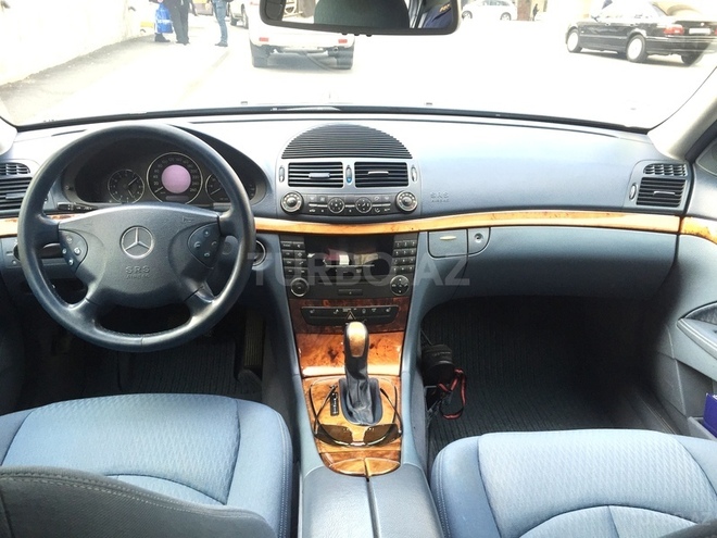 Mercedes E 240 2003, 260,000 km - 2.6 l - Bakı