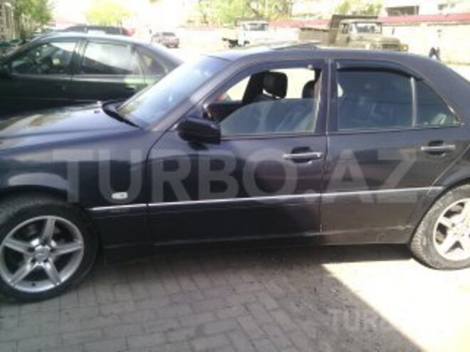 Mercedes C 250 1997, 380,000 km - 2.5 l - Quba