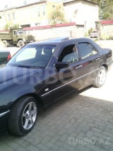 Mercedes C 250 1997, 380,000 km - 2.5 l - Quba