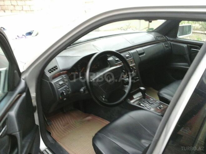 Mercedes E 230 1996, 233,333 km - 2.3 l - Bakı