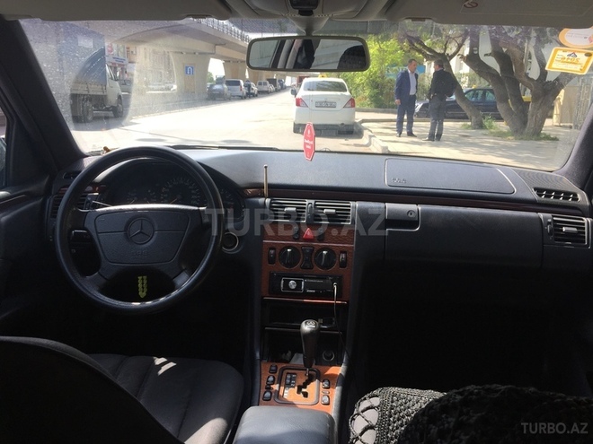 Mercedes E 240 1998, 180,000 km - 2.4 l - Bakı