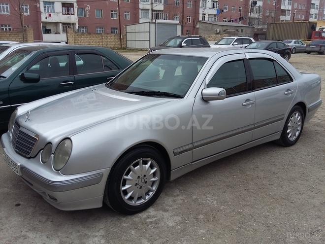 Mercedes E 220 1999, 270,000 km - 2.2 л - Sumqayıt