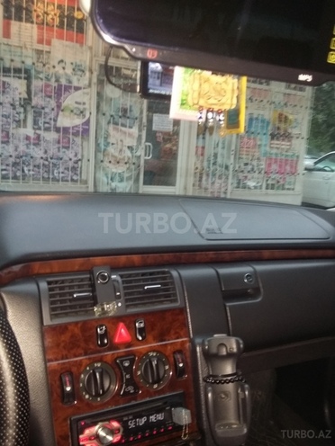 Mercedes E 220 1999, 270,000 km - 2.2 л - Sumqayıt