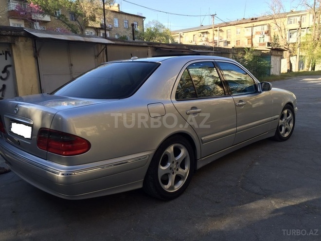 Mercedes E 320 2001, 155,000 km - 3.2 l - Bakı