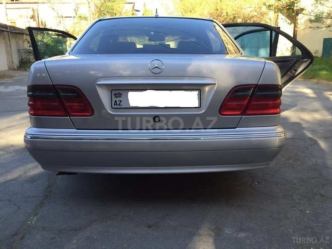 Mercedes E 320 2001, 155,000 km - 3.2 l - Bakı